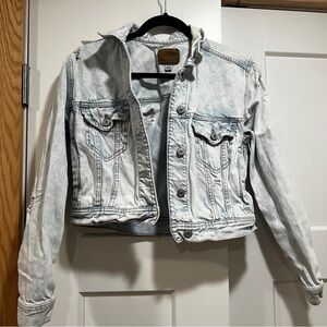American Eagle Outfitters Cropped Light Blue Denim Jacket